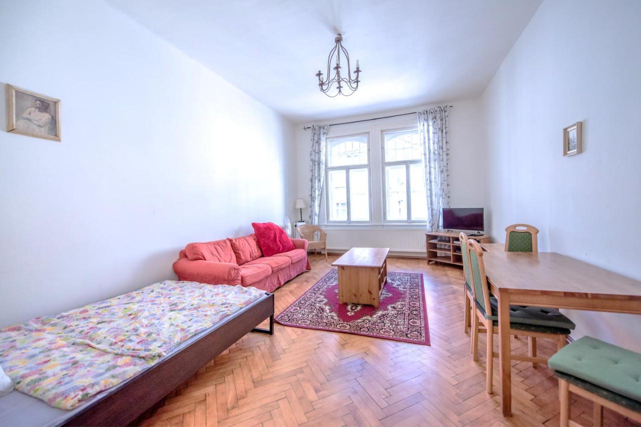 Apartments Vezenska Прага Экстерьер фото