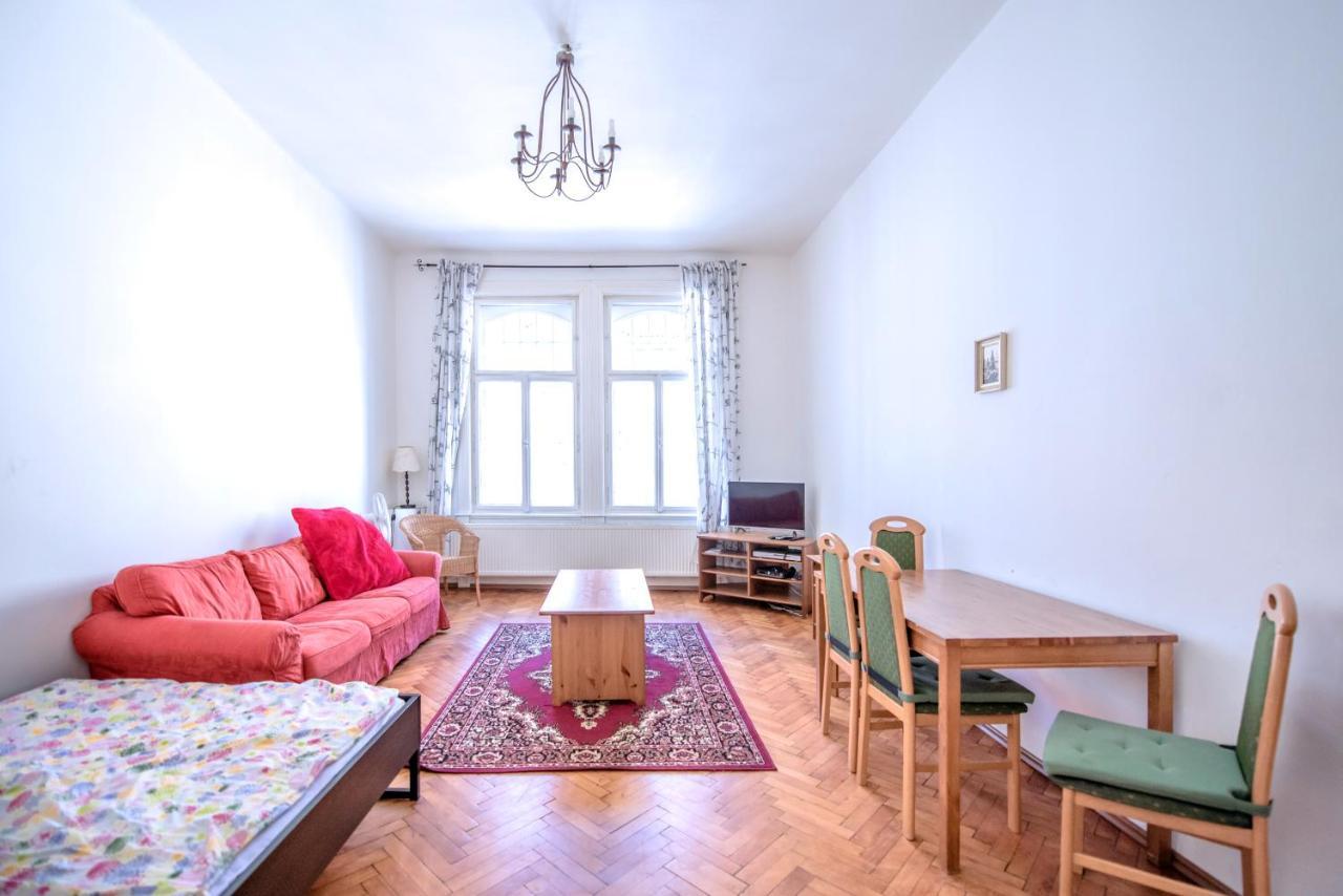 Apartments Vezenska Прага Экстерьер фото