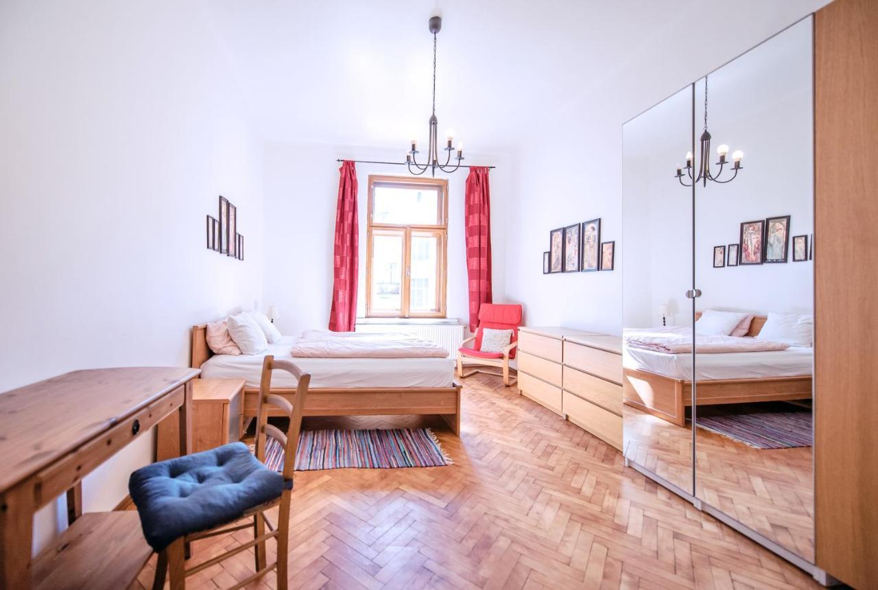 Apartments Vezenska Прага Экстерьер фото