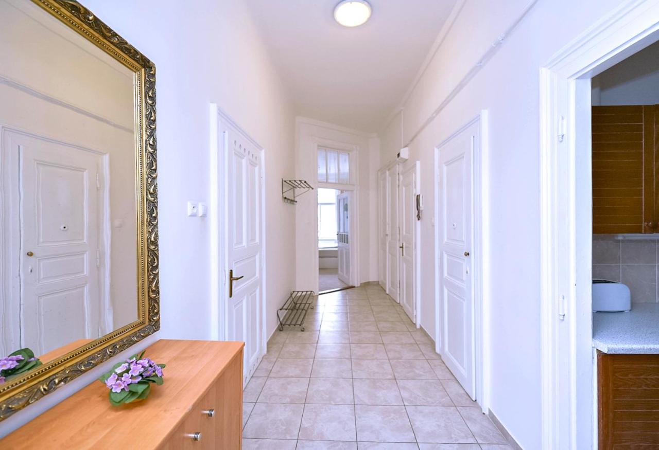Apartments Vezenska Прага Экстерьер фото