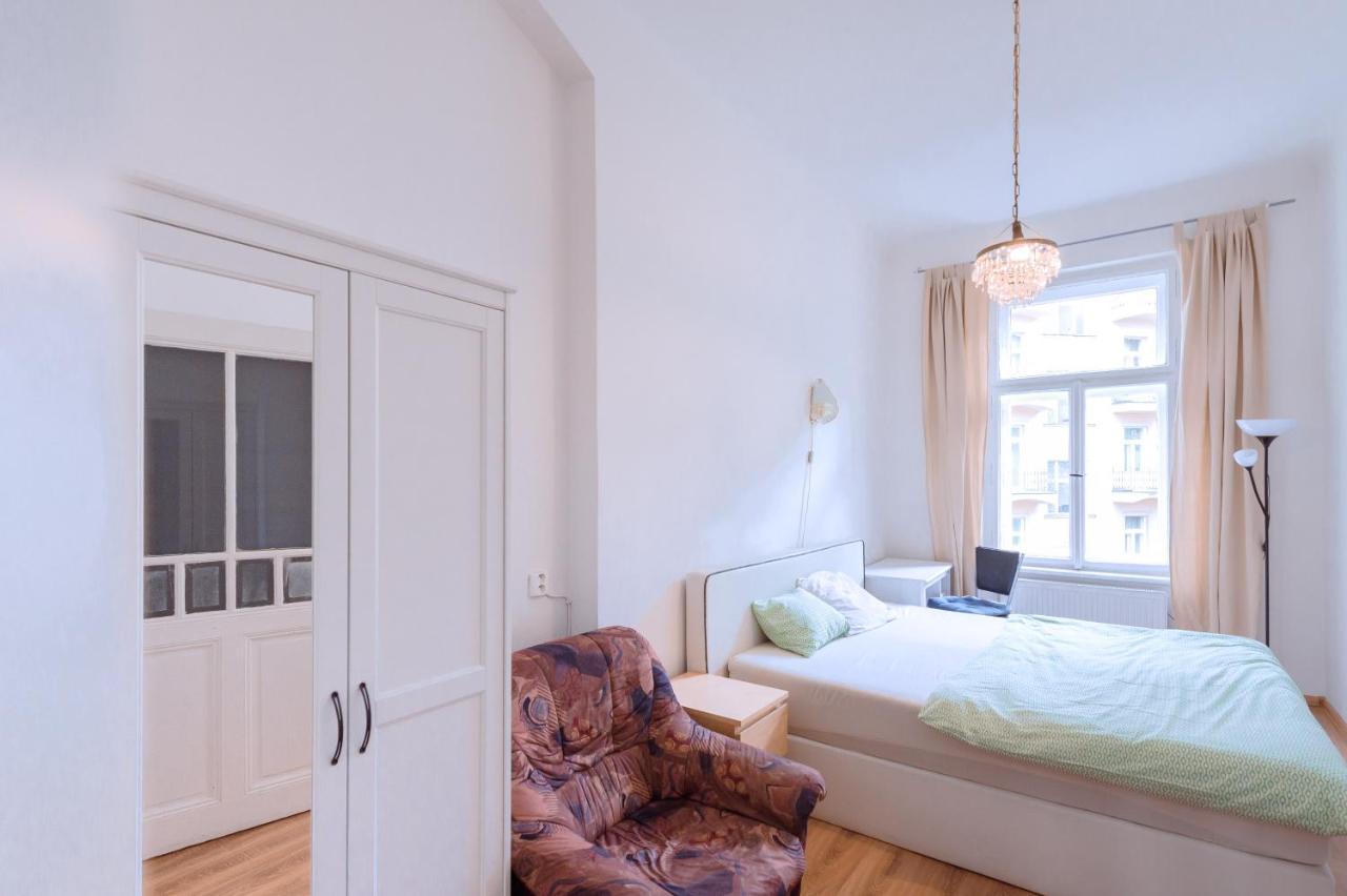 Apartments Vezenska Прага Экстерьер фото