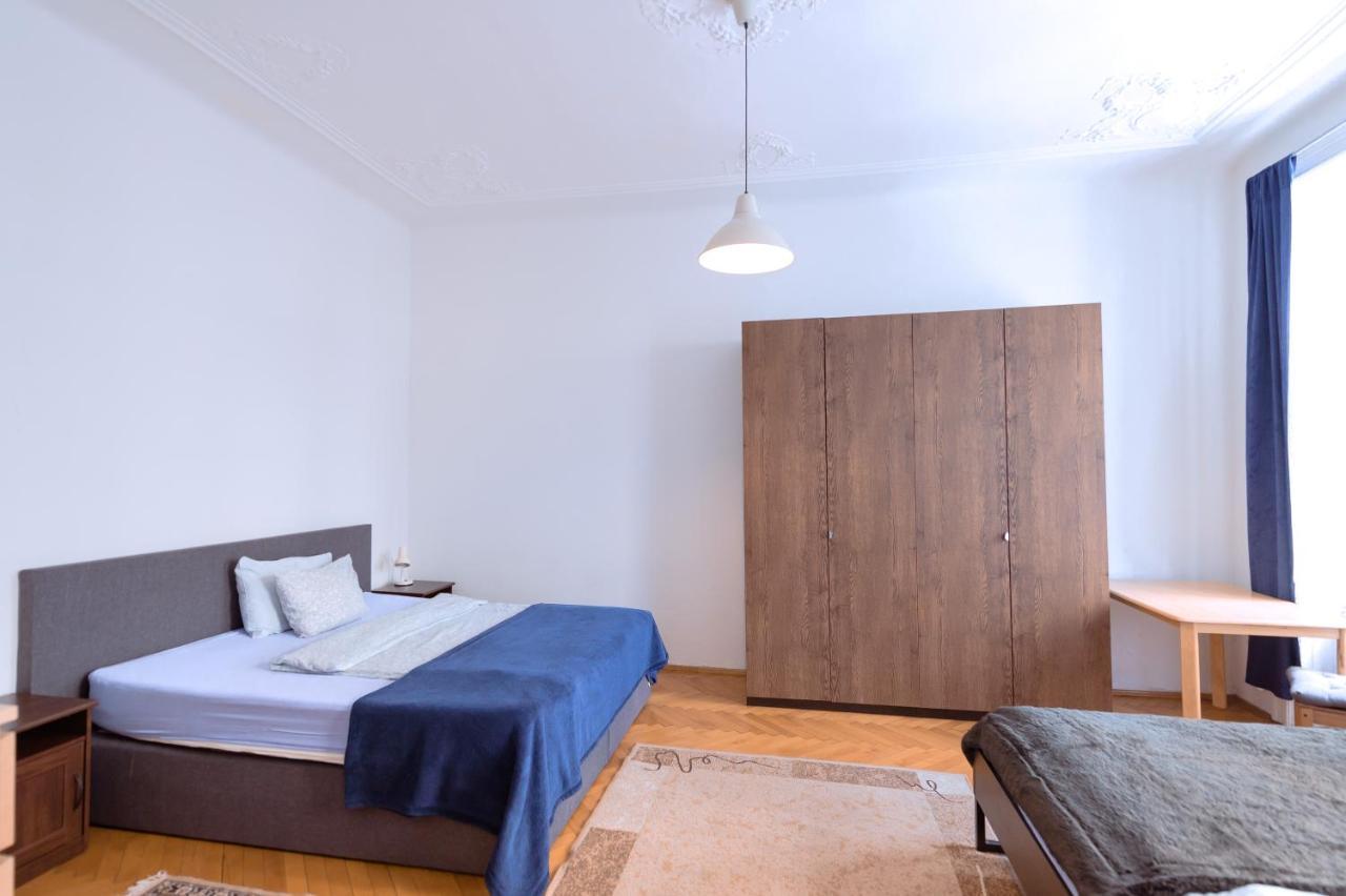 Apartments Vezenska Прага Экстерьер фото