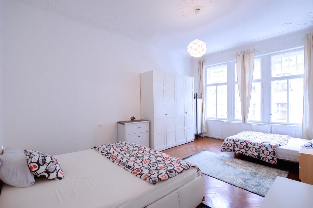 Apartments Vezenska Прага Экстерьер фото