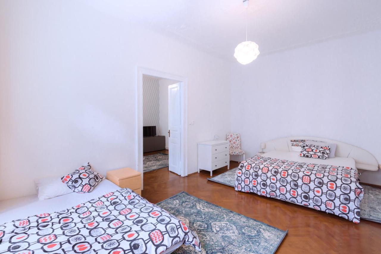Apartments Vezenska Прага Экстерьер фото