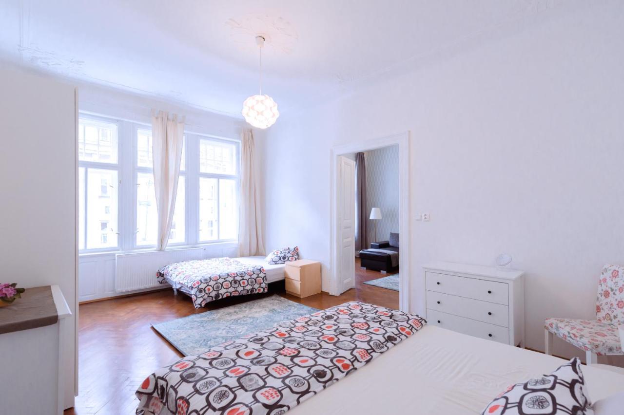 Apartments Vezenska Прага Экстерьер фото