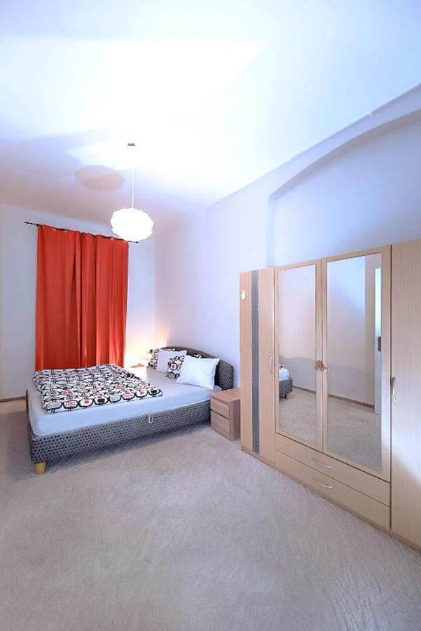 Apartments Vezenska Прага Экстерьер фото