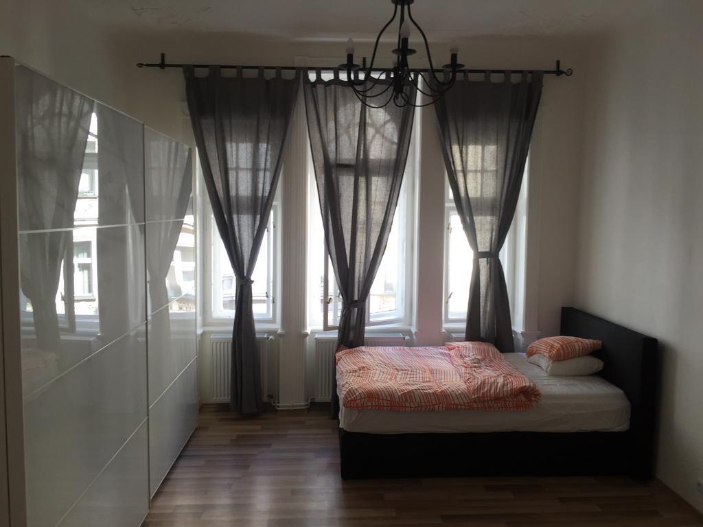 Apartments Vezenska Прага Экстерьер фото