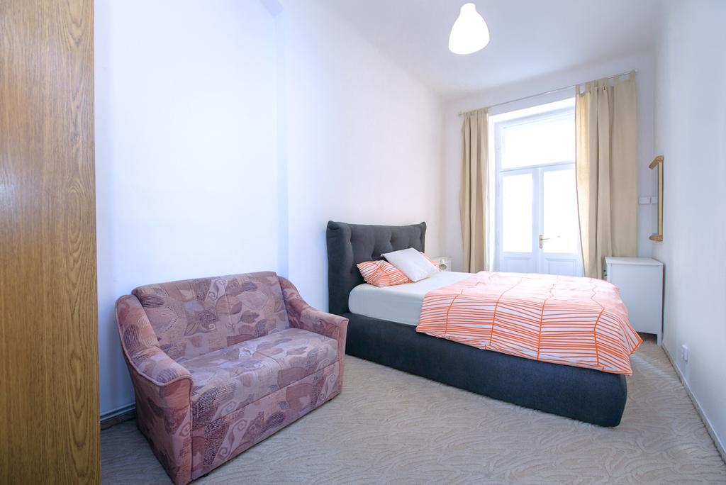 Apartments Vezenska Прага Экстерьер фото