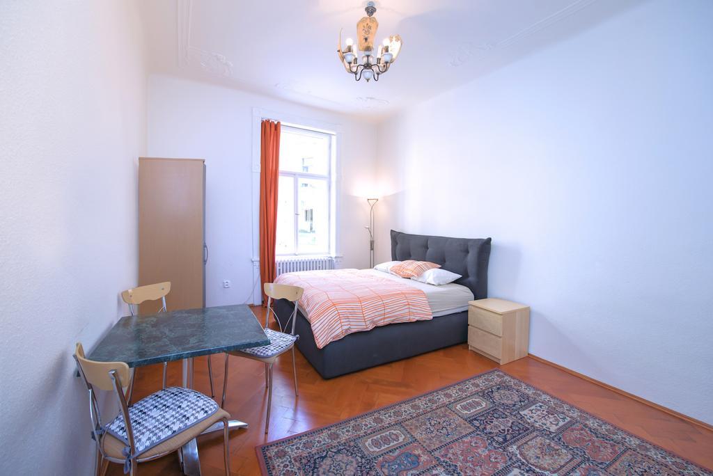 Apartments Vezenska Прага Экстерьер фото