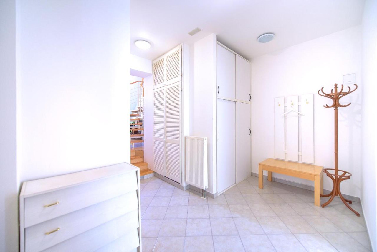Apartments Vezenska Прага Экстерьер фото