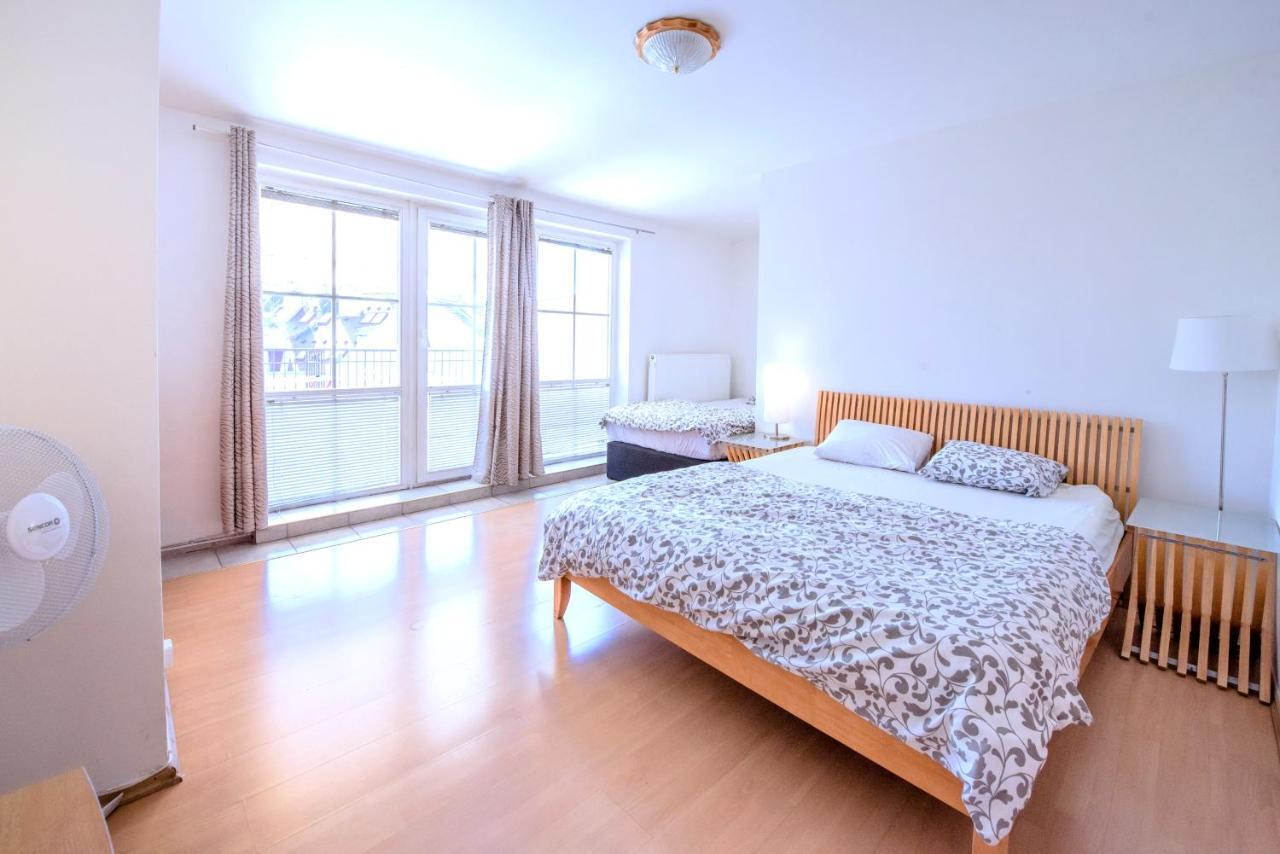 Apartments Vezenska Прага Экстерьер фото
